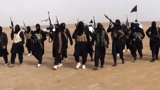 An image grab taken from a propaganda video uploaded on June 11, 2014 by jihadist group the Islamic State of Iraq and the Levant (ISIL) allegedly shows ISIL militants gathering at an undisclosed location in Iraq's Nineveh province. (AFP Photo)